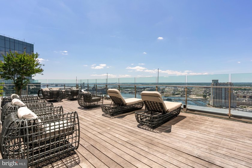 TWO-BEDROOM CORNER UNIT MODEL WITH BALCONY AVAILABLE! Welcome to - photo 37