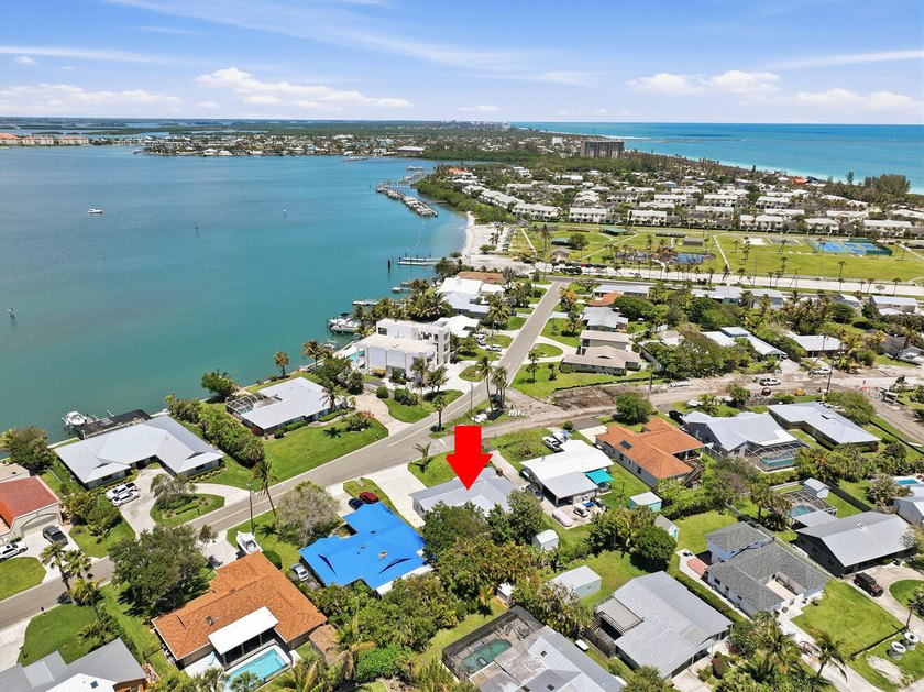 Rare opportunity to own a charming island home just a short walk - photo 39