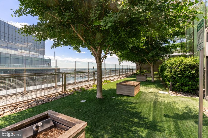 TWO-BEDROOM CORNER UNIT MODEL WITH BALCONY AVAILABLE! Welcome to - photo 39