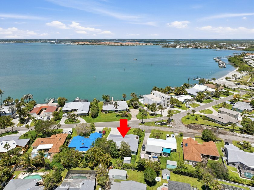 Rare opportunity to own a charming island home just a short walk - photo 41