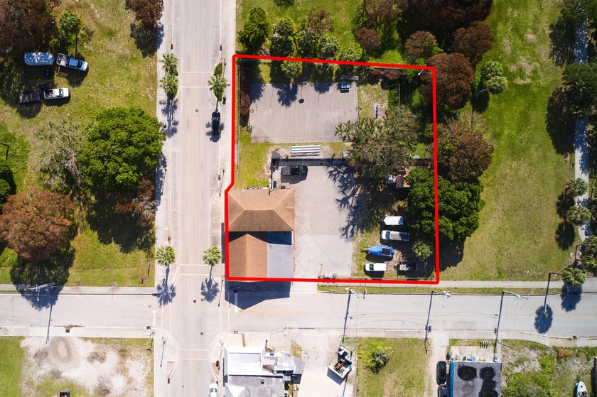 Large 3915 Sf General Commercial Building In The Heart of - photo 2