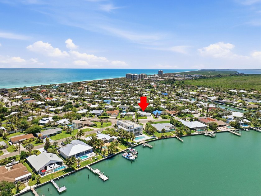 Rare opportunity to own a charming island home just a short walk - photo 42