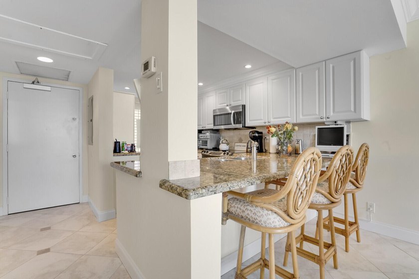 Introducing G305, a 2BR/2BA condo in the Yacht &amp; Racquet Club of - photo 15