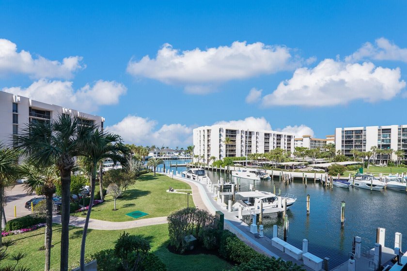 Introducing G305, a 2BR/2BA condo in the Yacht &amp; Racquet Club of - photo 27