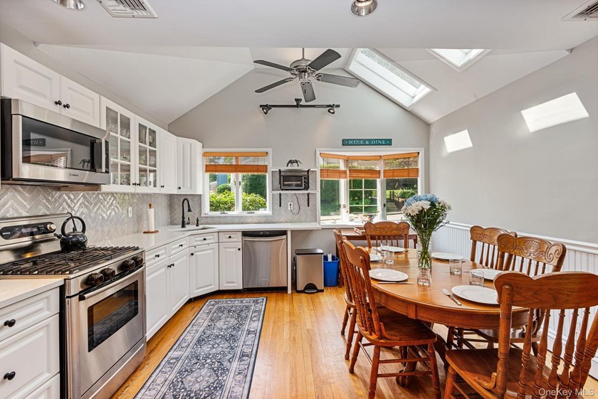 Step into this beautifully renovated 3-bedroom, 2-bath home - photo 7