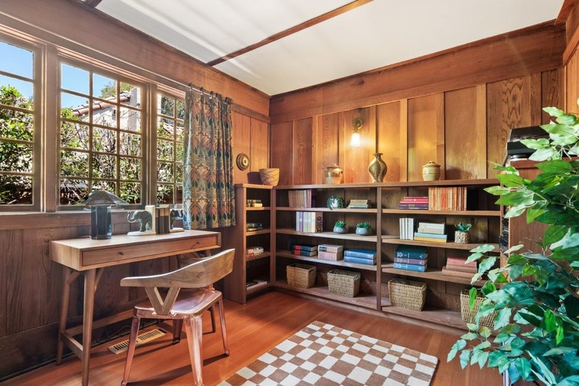 Rich in character &amp; timeless appeal, this Arts &amp; Crafts-style - photo 18