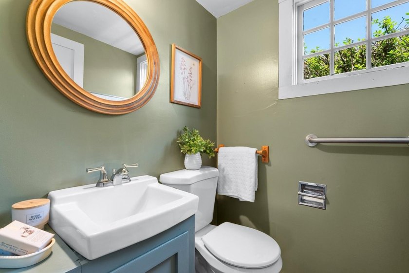 Rich in character &amp; timeless appeal, this Arts &amp; Crafts-style - photo 20
