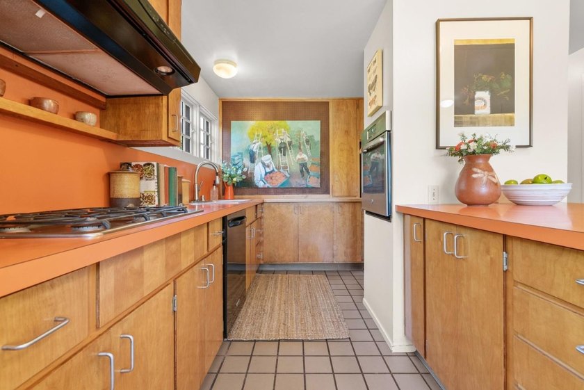 Rich in character &amp; timeless appeal, this Arts &amp; Crafts-style - photo 27