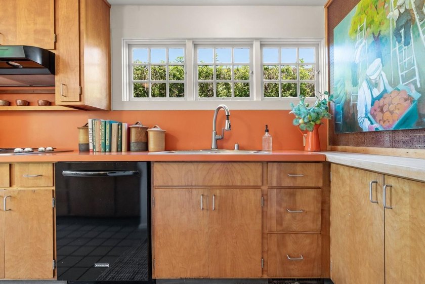 Rich in character &amp; timeless appeal, this Arts &amp; Crafts-style - photo 29