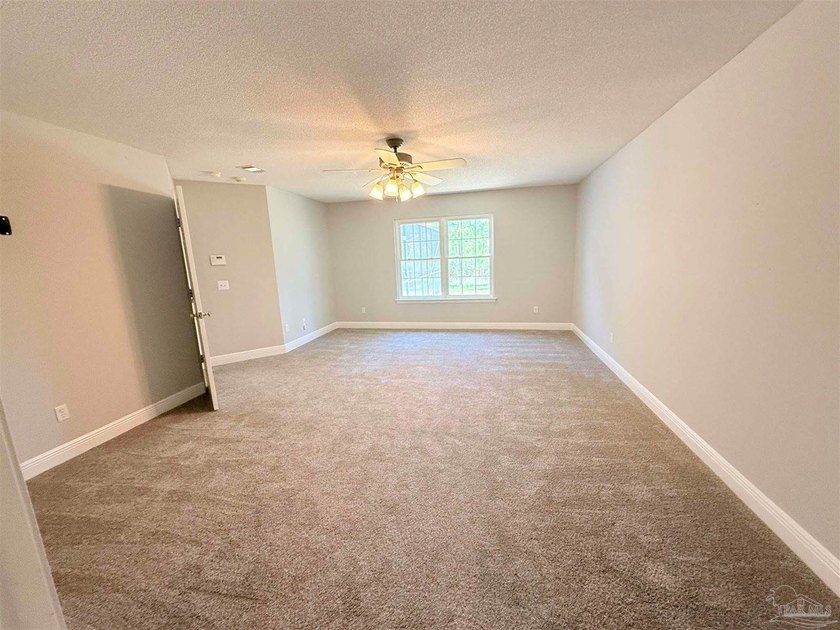 Welcome to your own private retreat in Pensacola! This spacious - photo 14
