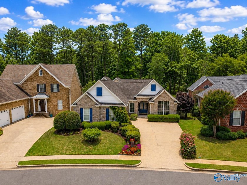 Stunning golf course home filled with luxury and elegance! - photo 2