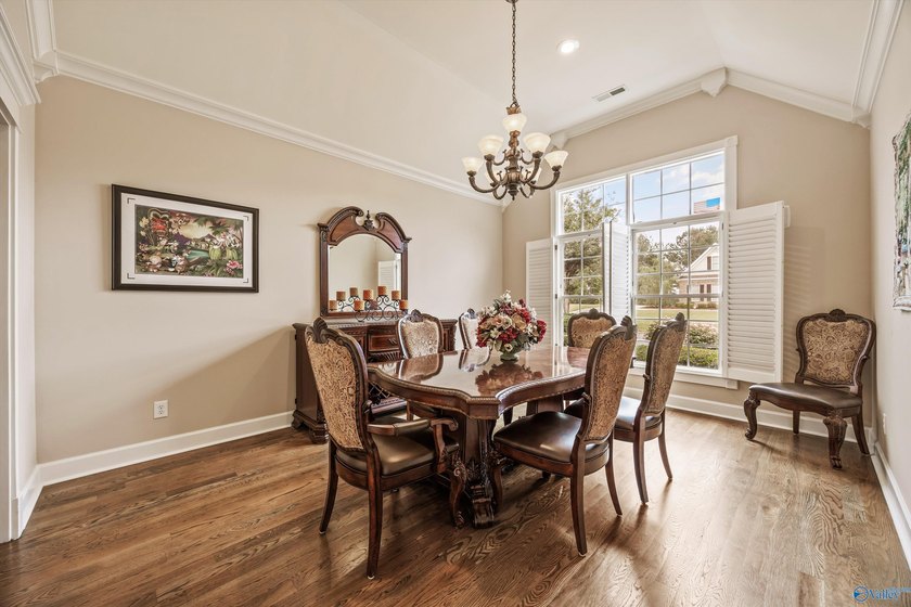 Stunning golf course home filled with luxury and elegance! - photo 6