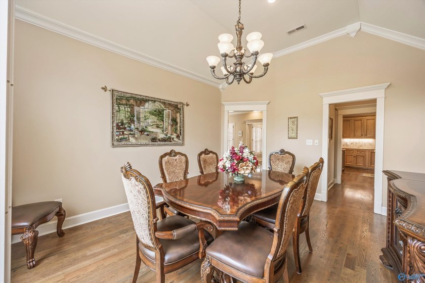 Stunning golf course home filled with luxury and elegance! - photo 7