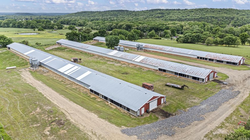 Turnkey 3-house Tyson contracted broiler farm on 30+/- acres in - photo 4