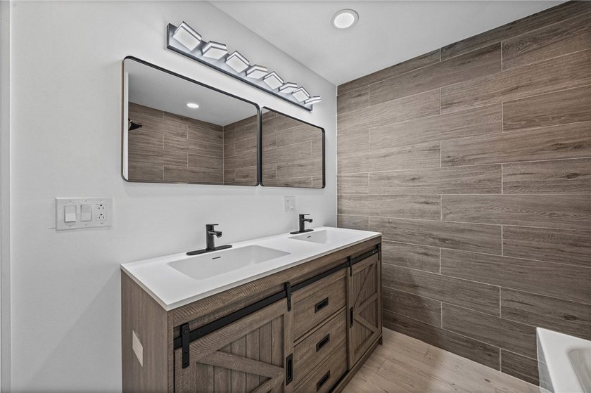 Completely renovated 3-bedroom, 2 full bath home offering - photo 25