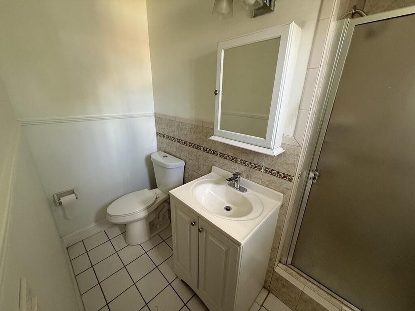 Charming 3-bedroom, 2-bathroom home located in Fort Lauderdale - photo 12