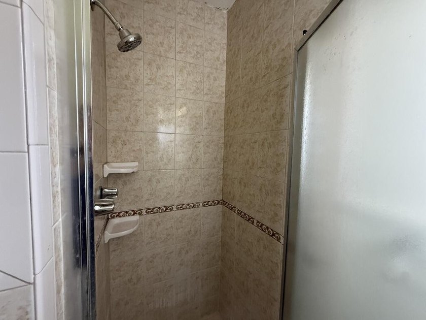 Charming 3-bedroom, 2-bathroom home located in Fort Lauderdale - photo 13