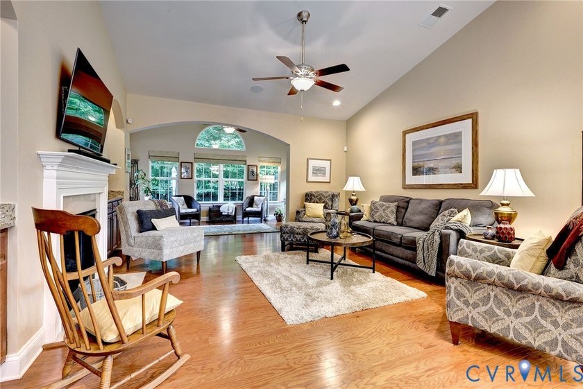 Welcome to 4211 Berry Square, tucked away on a quiet street in - photo 5