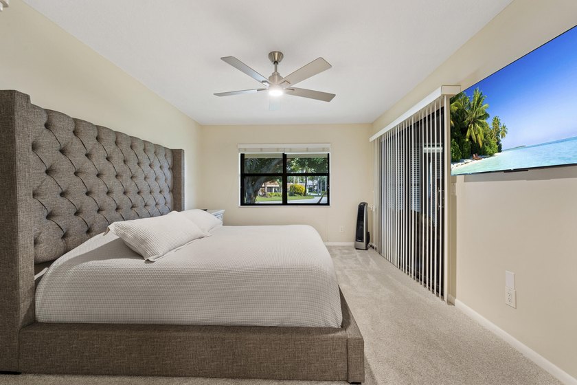 Welcome to this charming corner unit three-bedroom, two-bathroom - photo 12