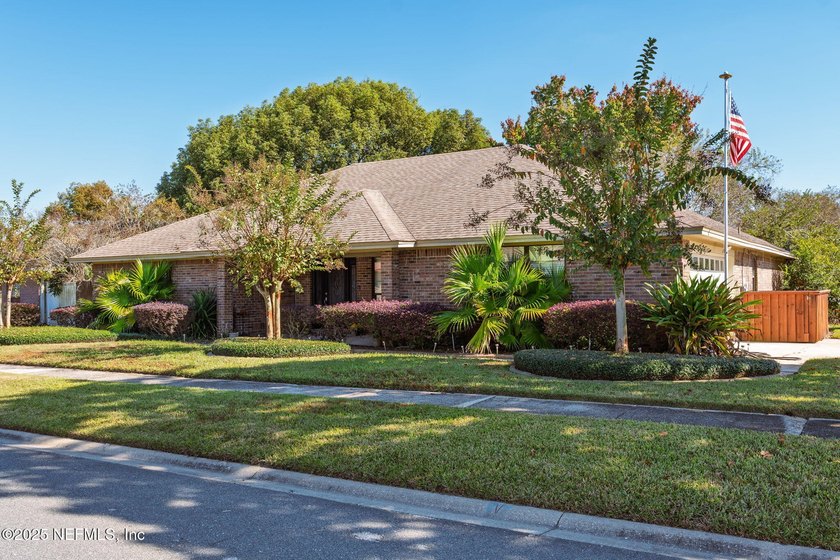 4BR 2BA 2455 SF, All Brick ,2 car garage in desirable Chimney - photo 2