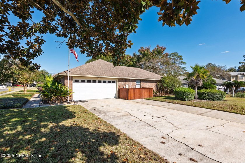 4BR 2BA 2455 SF, All Brick ,2 car garage in desirable Chimney - photo 3