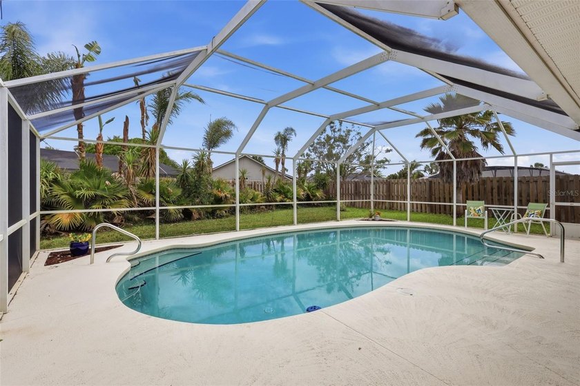 Located just minutes to the Beach or Intracoastal River in the - photo 3