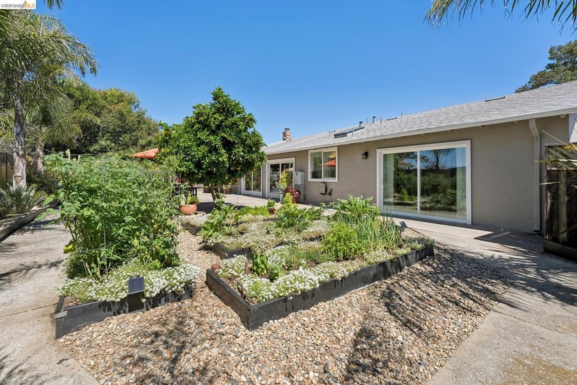 BT 7/20 11-1pm Parkridge Estates Modern Ranch Oasis. Once in a - photo 16