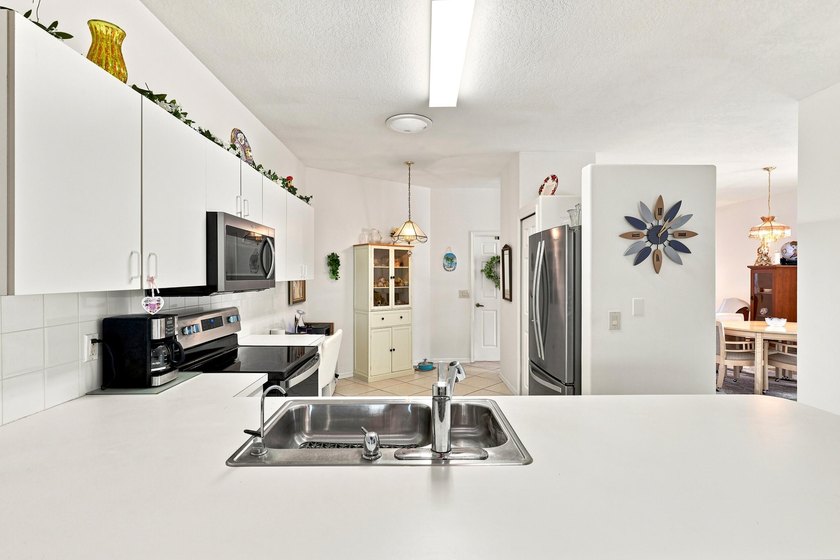 Welcome to this charming single-story residence located in Kings - photo 18