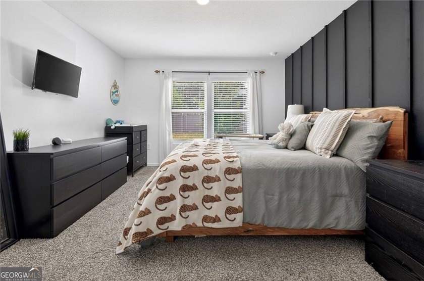 LOVELY 4 BEDROOM HOME WITH VINYL FENCED BACKYARD. SPACIOUS - photo 22