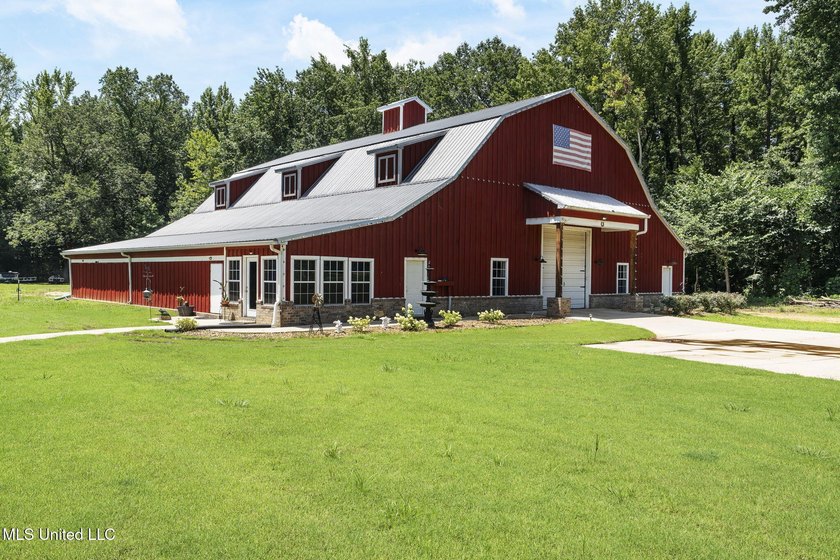 MODERN FARMHOUSE ESTATE ONLY 3 YEARS OLD! on 10 acres in - photo 2