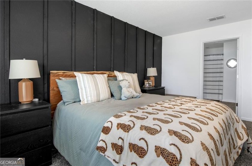LOVELY 4 BEDROOM HOME WITH VINYL FENCED BACKYARD. SPACIOUS - photo 24
