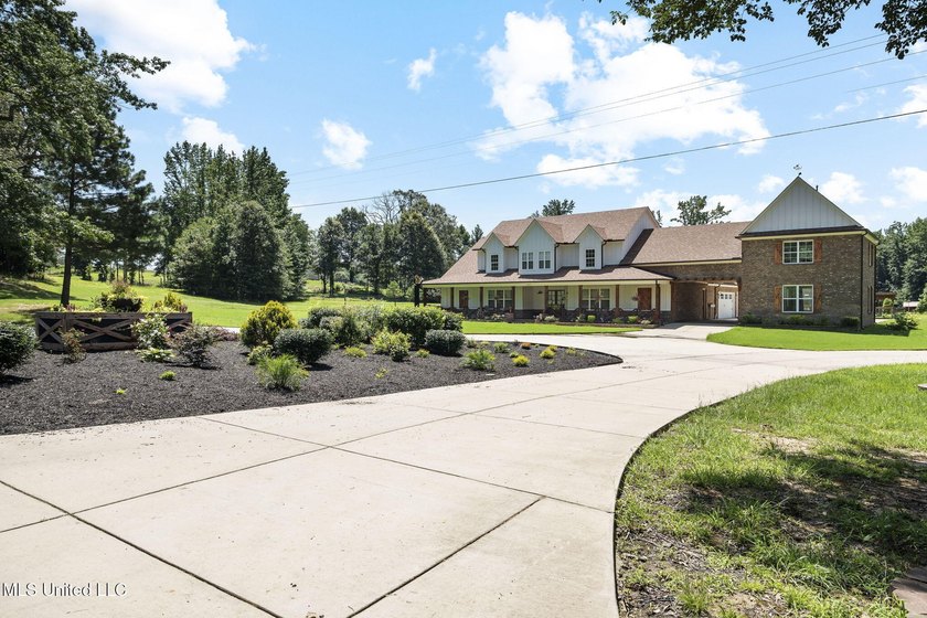 MODERN FARMHOUSE ESTATE ONLY 3 YEARS OLD! on 10 acres in - photo 4