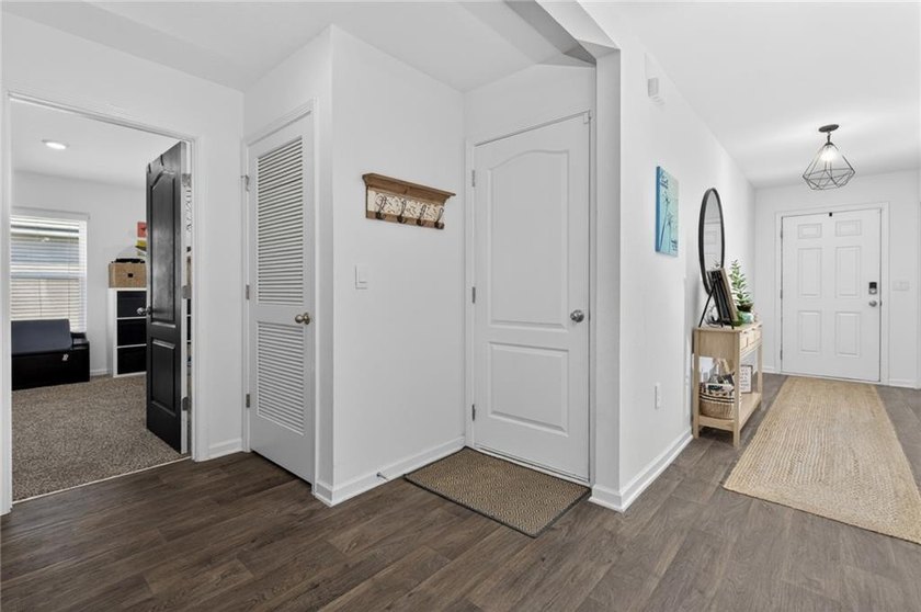 LOVELY 4 BEDROOM HOME WITH VINYL FENCED BACKYARD. SPACIOUS - photo 36