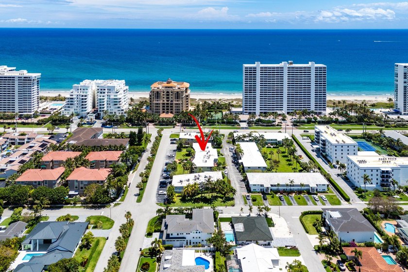 Location truly is everything. Just steps from the beach, this - photo 2