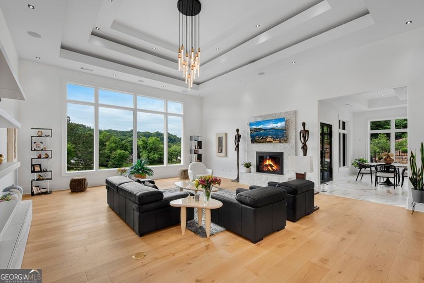 Stunning and elegant estate home on the golf course in sought - photo 12