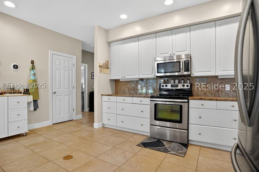 Welcome to this spacious 4br/3.5ba home located on the 4th - photo 14