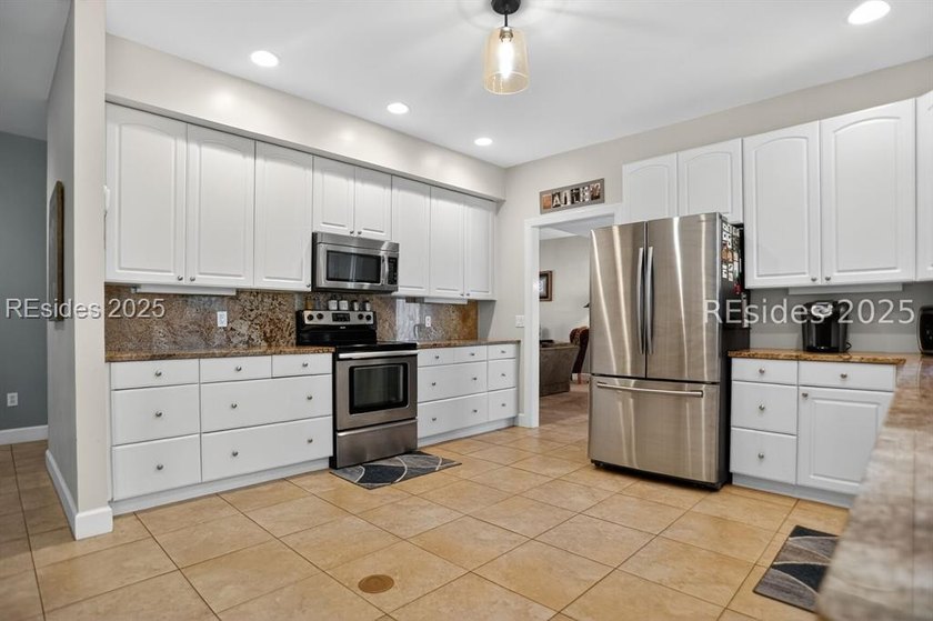 Welcome to this spacious 4br/3.5ba home located on the 4th - photo 15