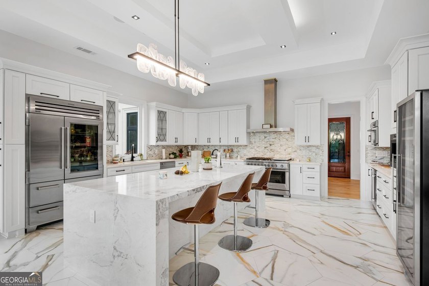 Stunning and elegant estate home on the golf course in sought - photo 16