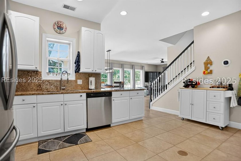 Welcome to this spacious 4br/3.5ba home located on the 4th - photo 16