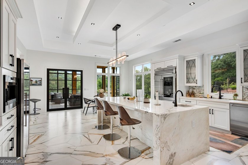 Stunning and elegant estate home on the golf course in sought - photo 19