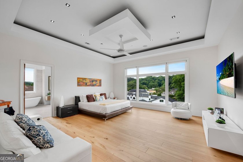 Stunning and elegant estate home on the golf course in sought - photo 25