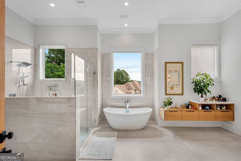 Stunning and elegant estate home on the golf course in sought - photo 28