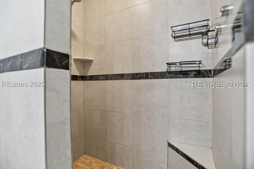 Welcome to this spacious 4br/3.5ba home located on the 4th - photo 28