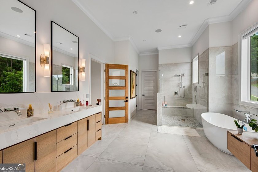 Stunning and elegant estate home on the golf course in sought - photo 29