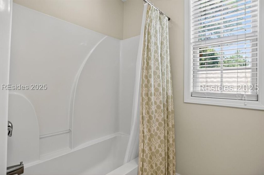 Welcome to this spacious 4br/3.5ba home located on the 4th - photo 34