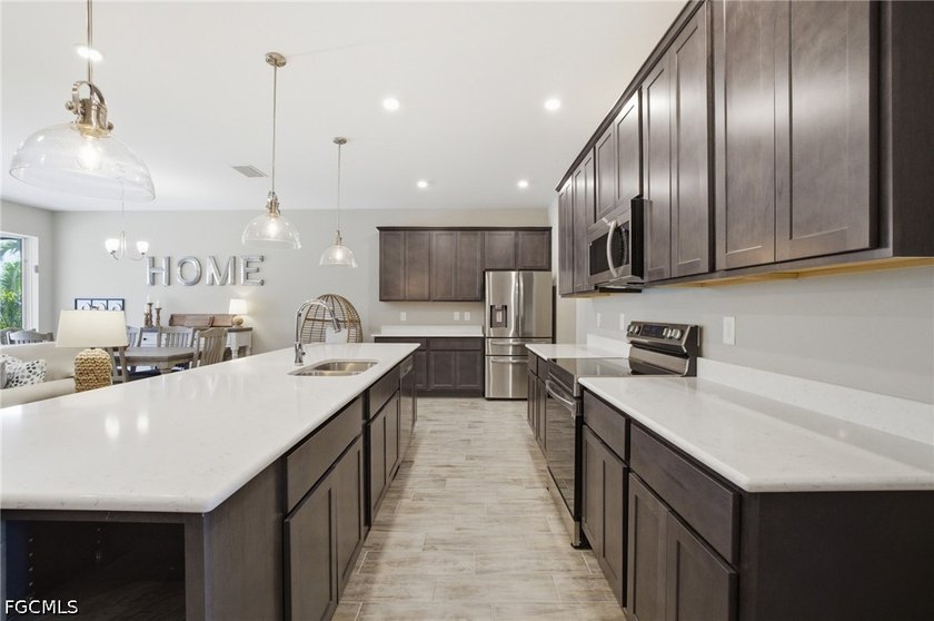 Beautifully built in 2023, this 3-bedroom plus den, 2-bath home - photo 8