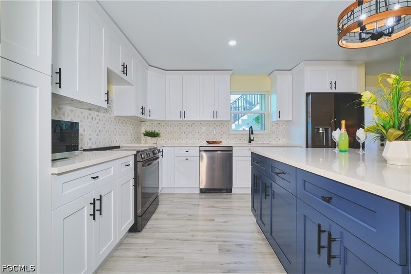 Experience the ultimate beachside lifestyle in this beautifully - photo 9