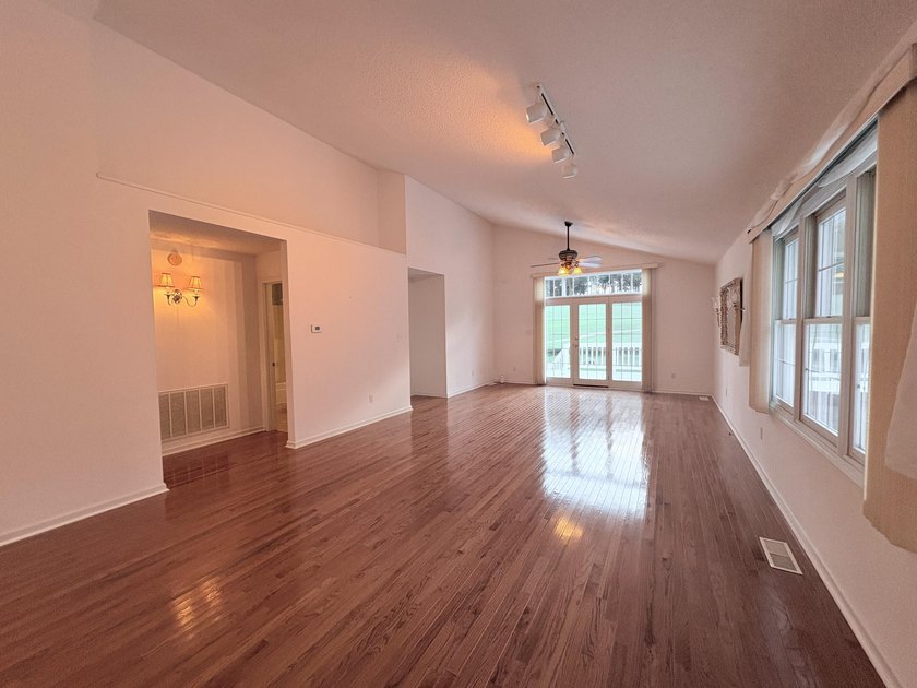 Come &amp; view this prime two bedroom two bathroom home on the 9th - photo 8