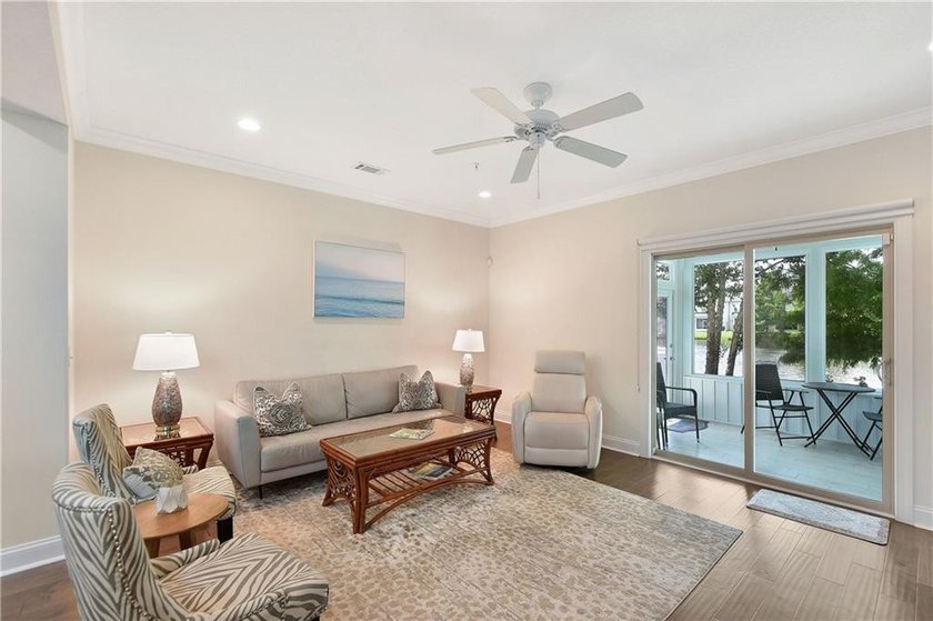 Experience Coastal elegance and convenient Island living in this - photo 11