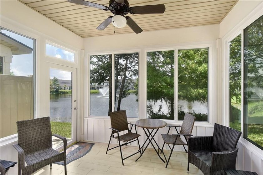 Experience Coastal elegance and convenient Island living in this - photo 14